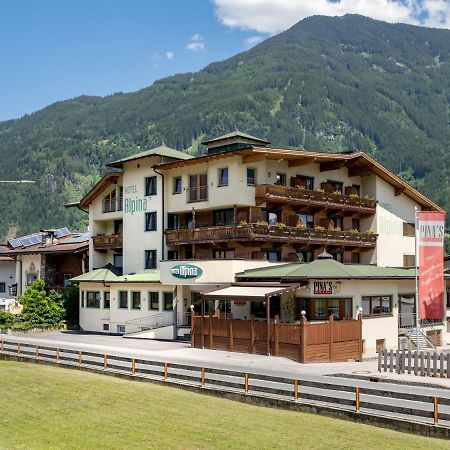 Hotel Alpina Ried im Zillertal Eksteriør billede