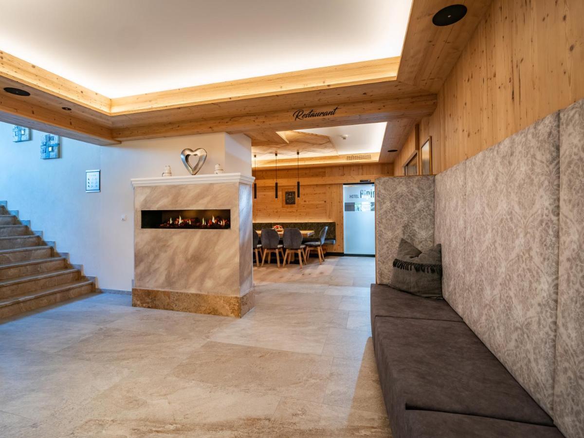 Hotel Alpina Ried im Zillertal Eksteriør billede