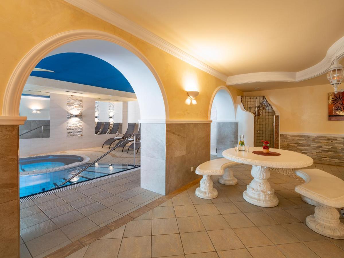 Hotel Alpina Ried im Zillertal Eksteriør billede