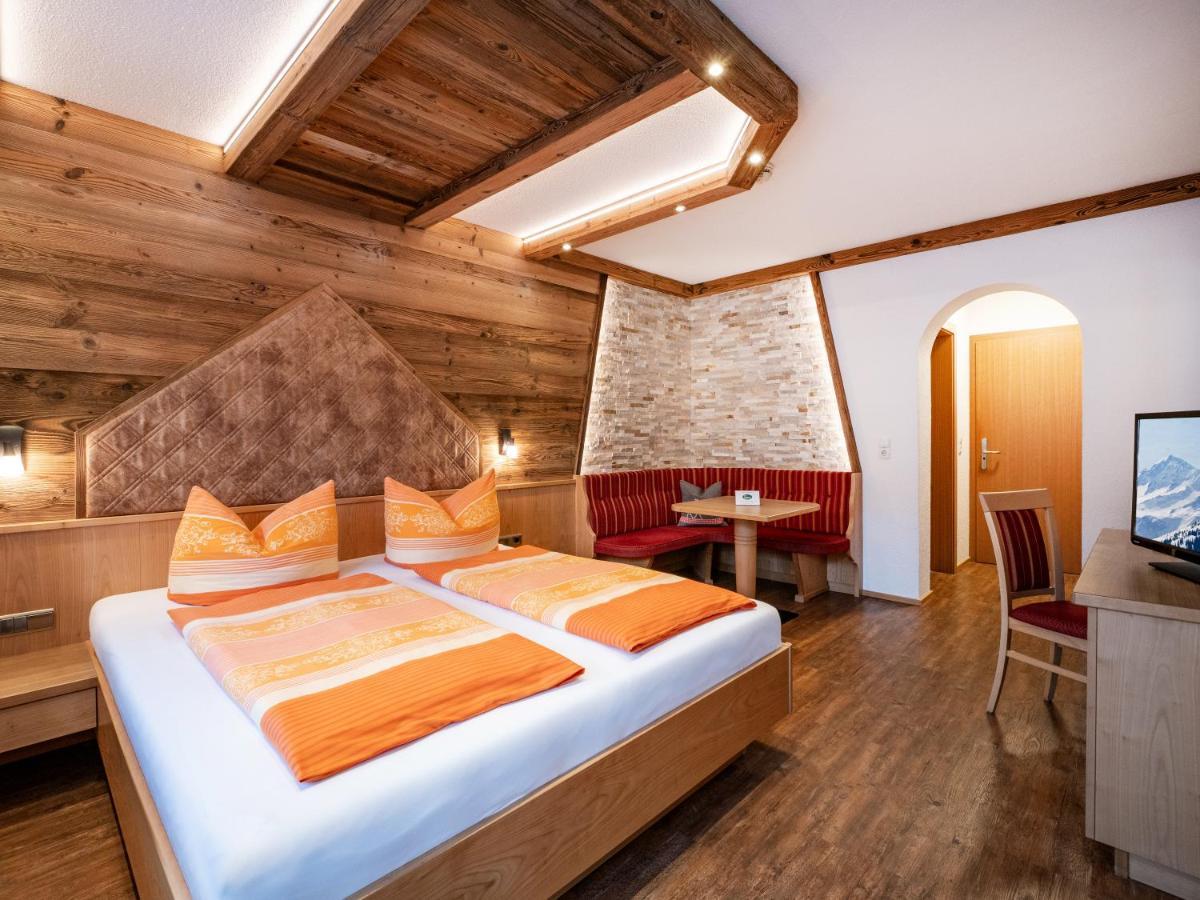 Hotel Alpina Ried im Zillertal Eksteriør billede