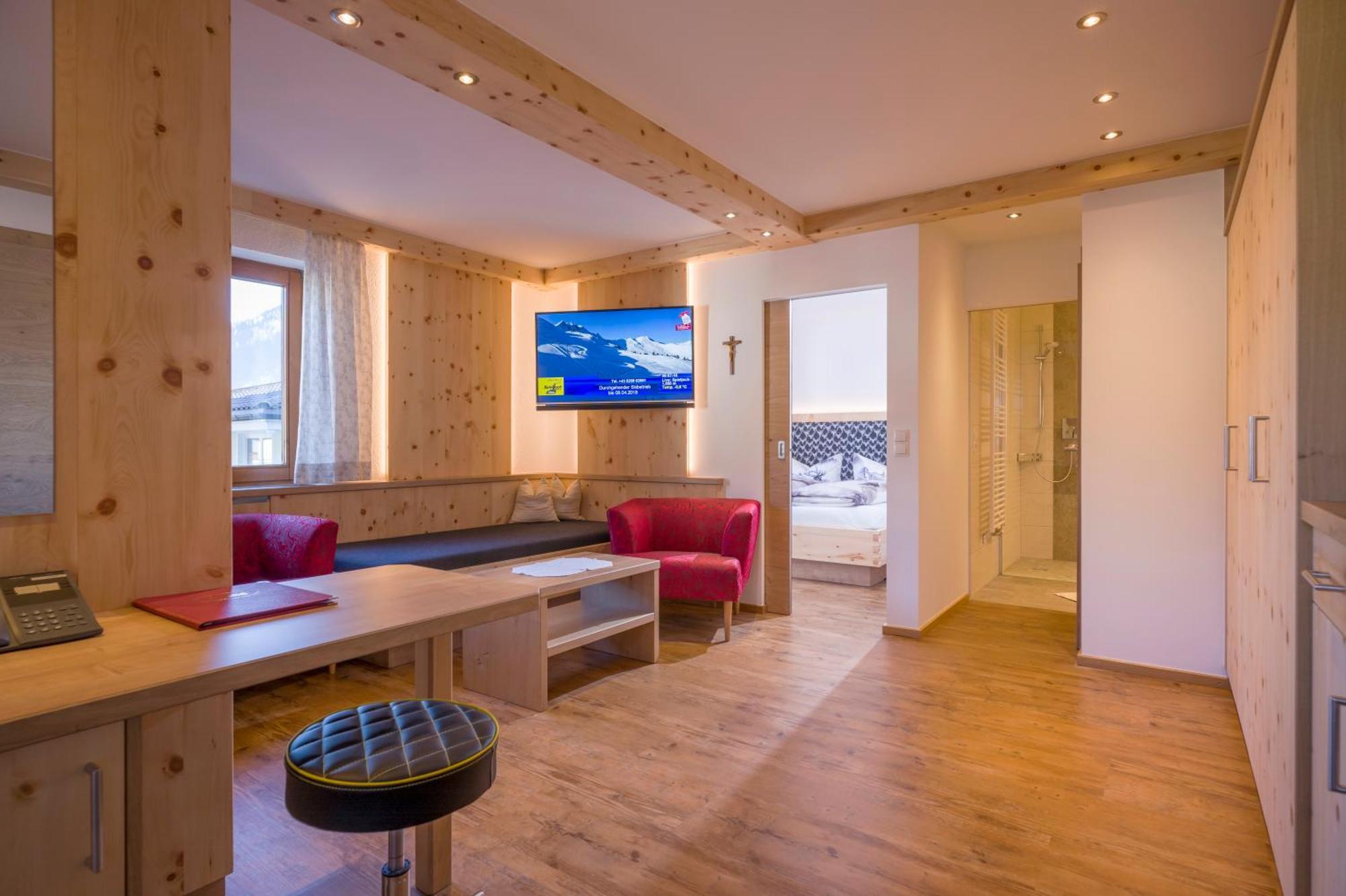 Hotel Alpina Ried im Zillertal Eksteriør billede