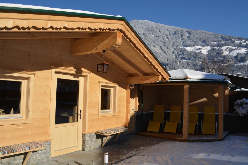 Hotel Alpina Ried im Zillertal Eksteriør billede