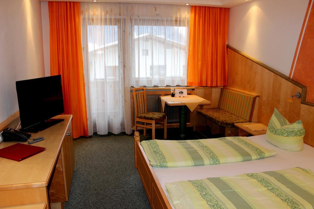 Hotel Alpina Ried im Zillertal Værelse billede