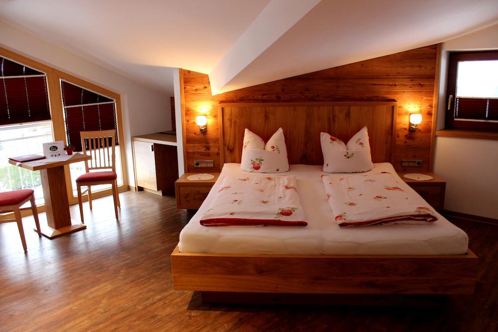 Hotel Alpina Ried im Zillertal Værelse billede