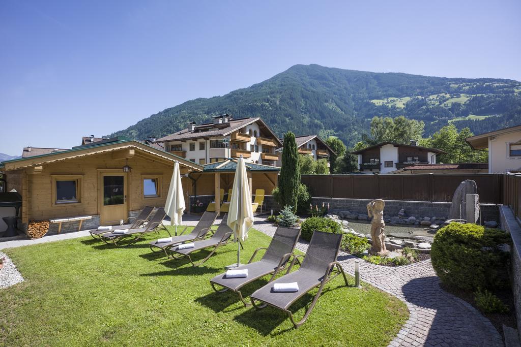 Hotel Alpina Ried im Zillertal Eksteriør billede