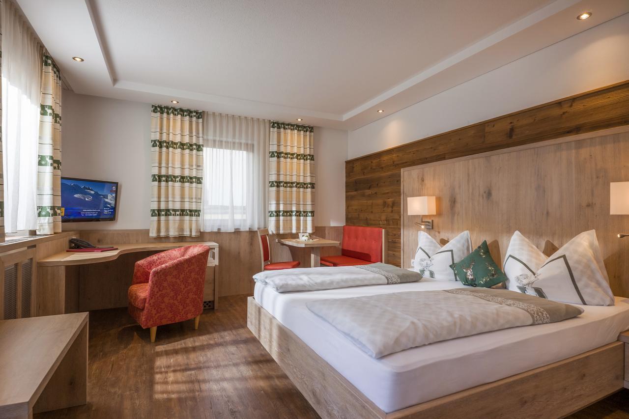 Hotel Alpina Ried im Zillertal Eksteriør billede