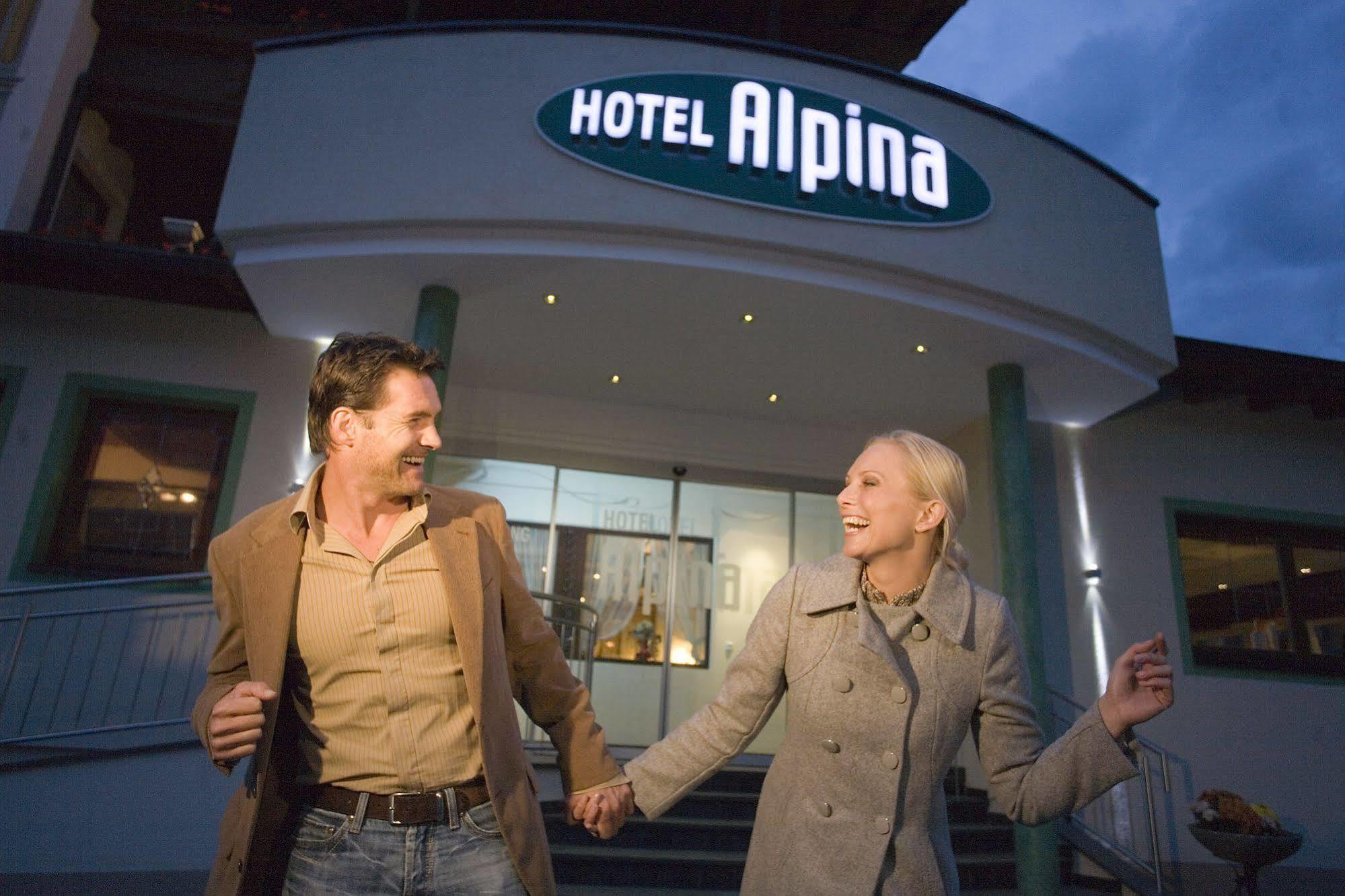 Hotel Alpina Ried im Zillertal Eksteriør billede