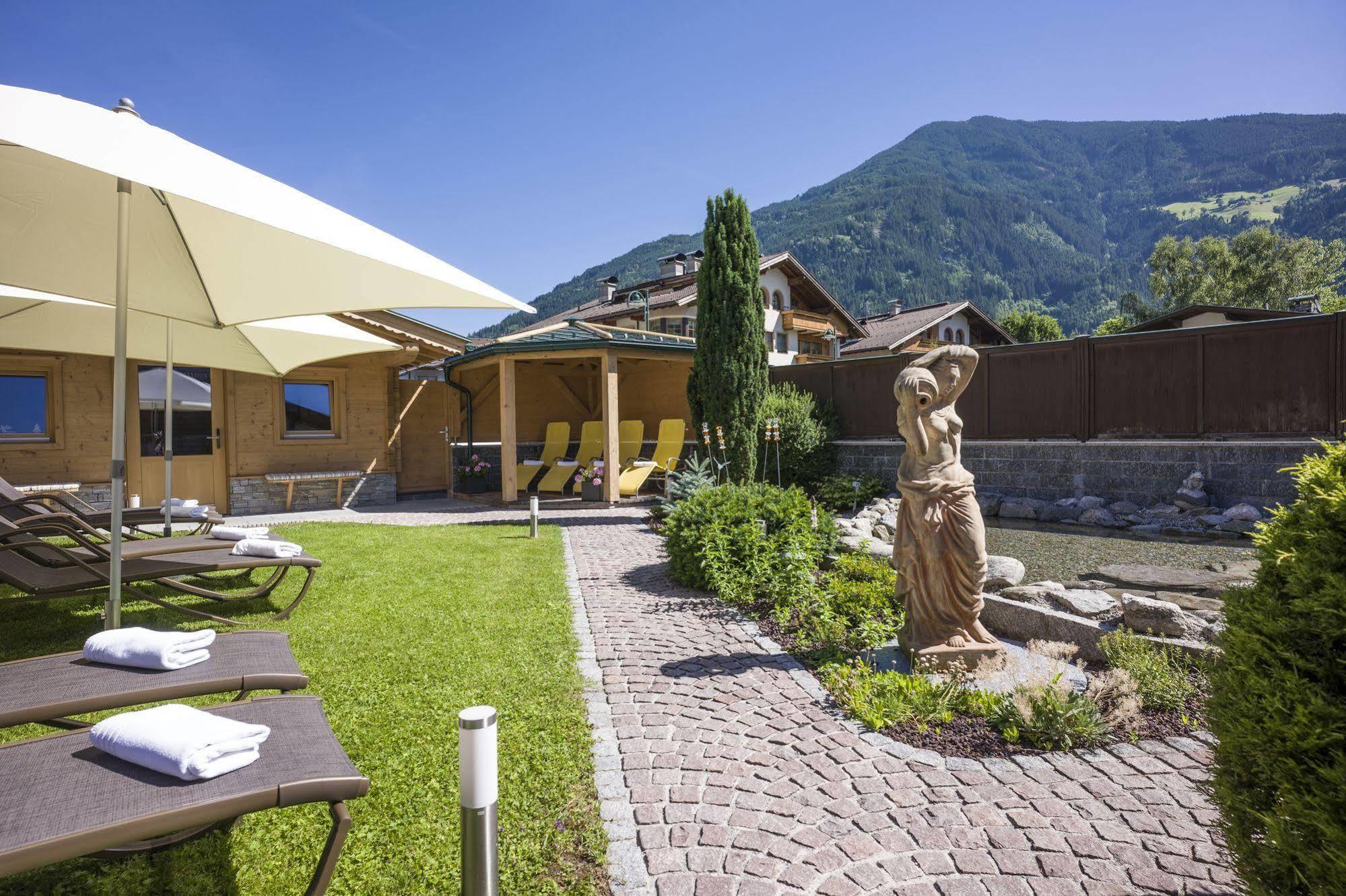 Hotel Alpina Ried im Zillertal Eksteriør billede