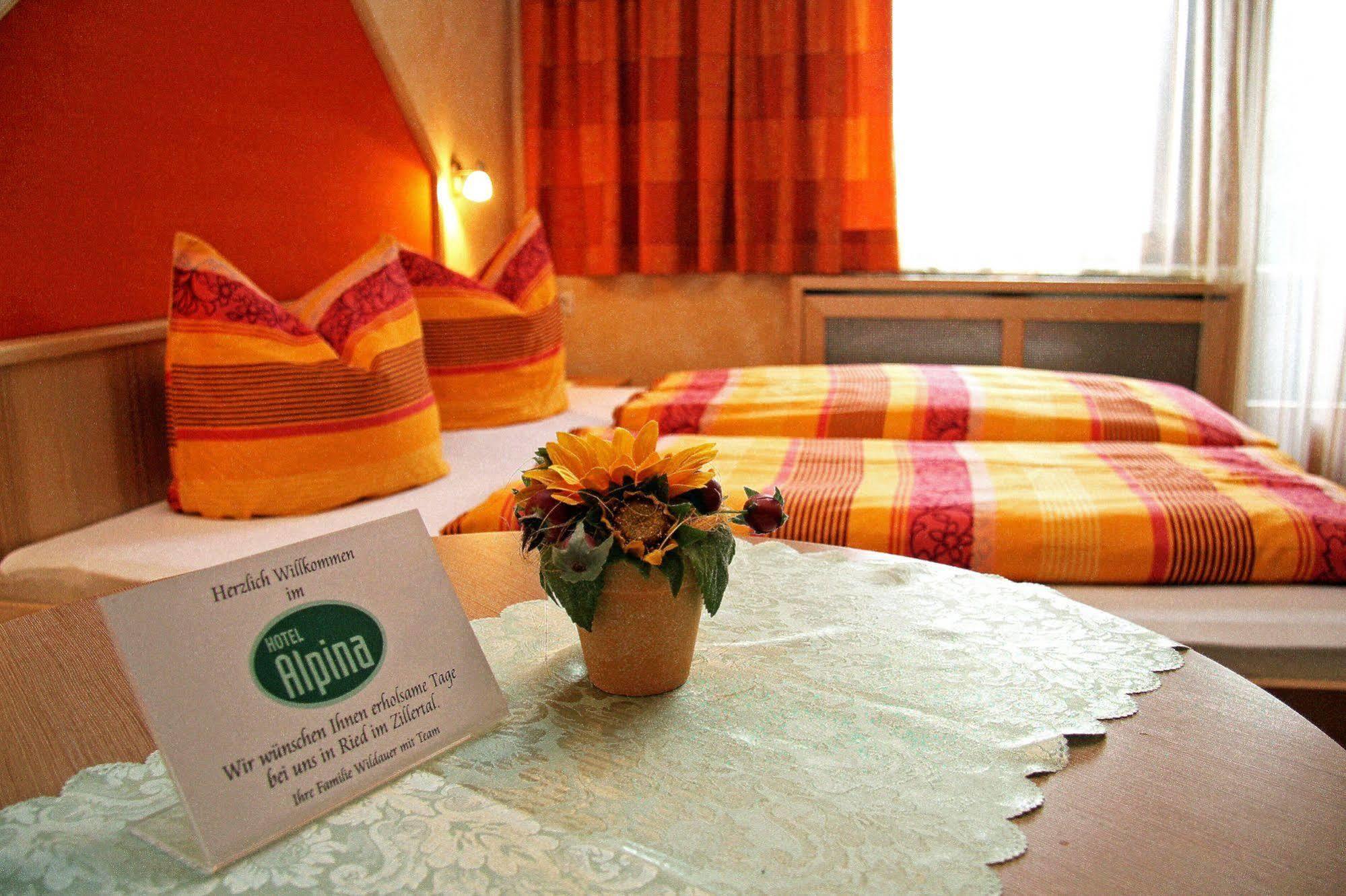 Hotel Alpina Ried im Zillertal Eksteriør billede