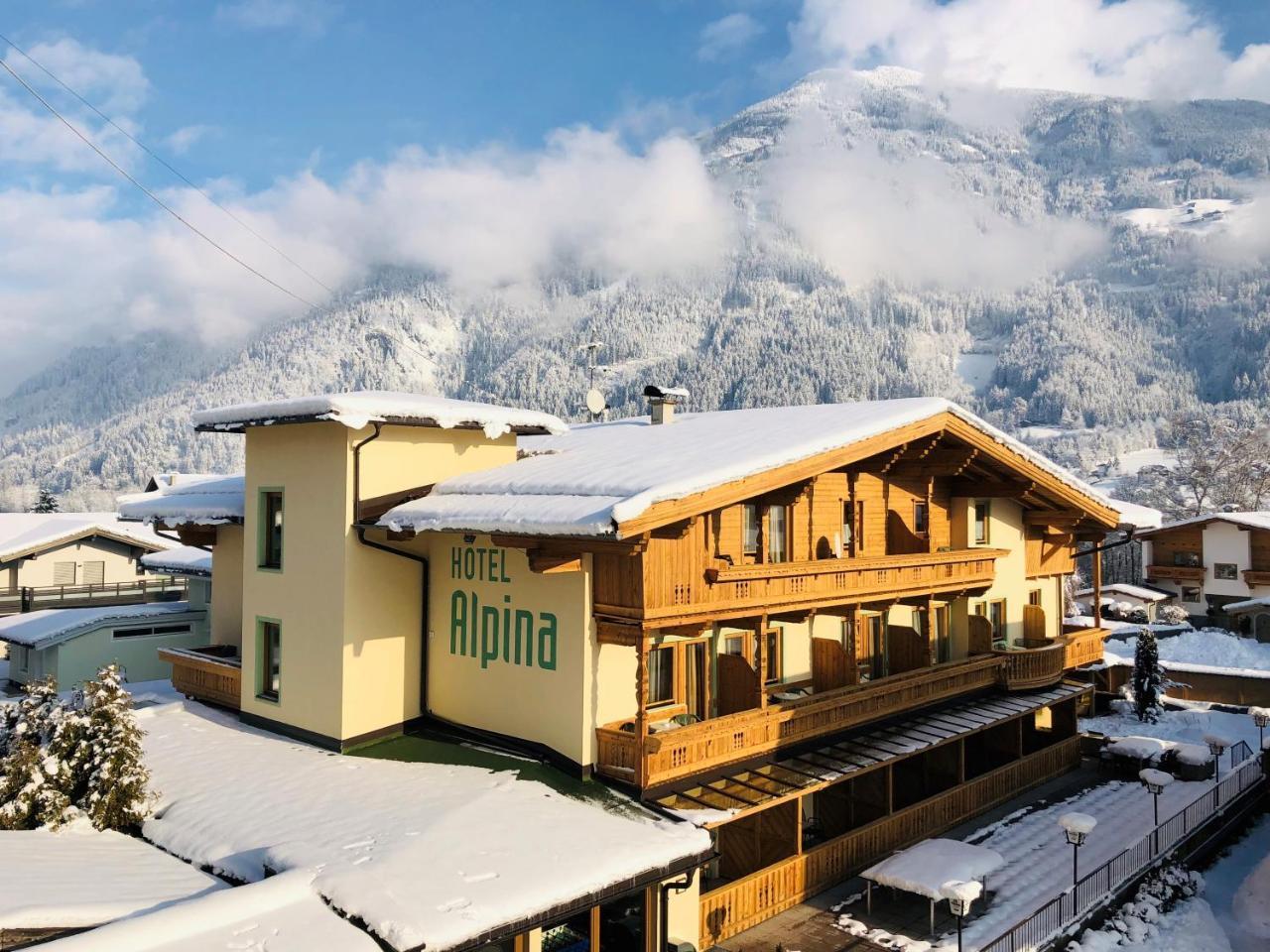 Hotel Alpina Ried im Zillertal Eksteriør billede