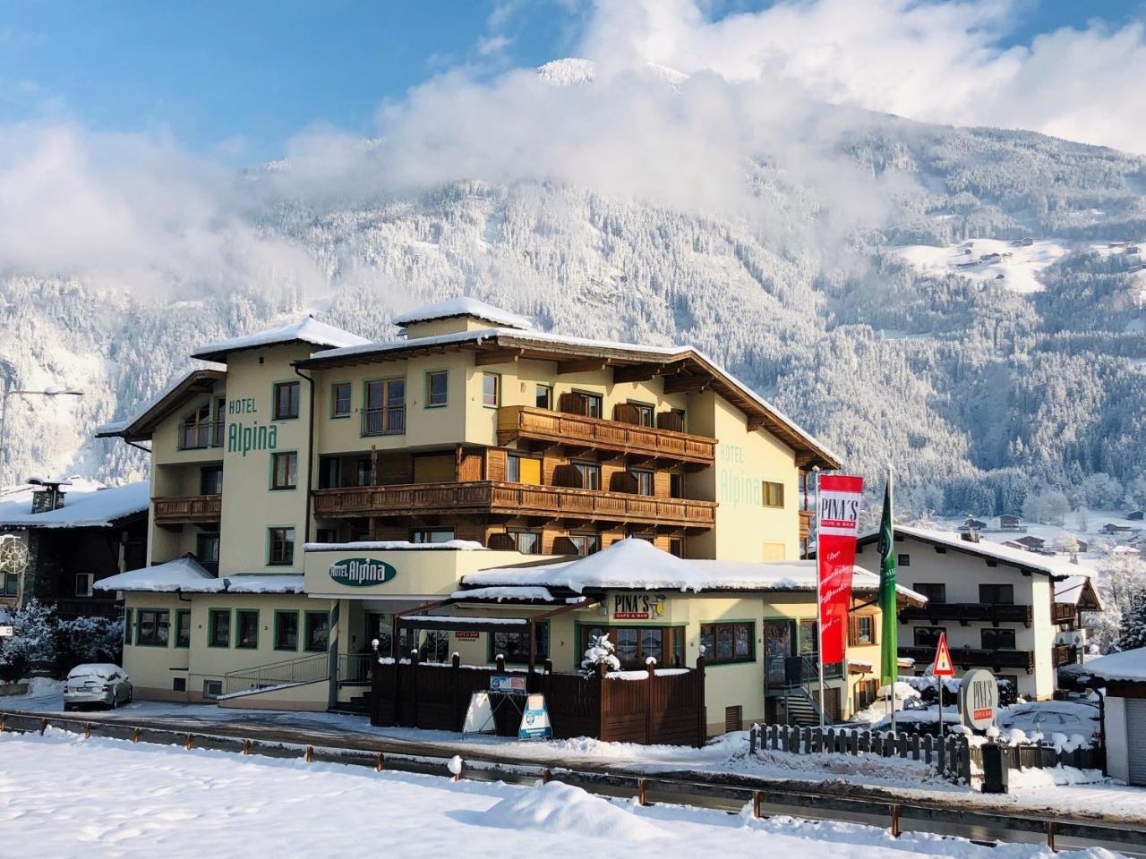 Hotel Alpina Ried im Zillertal Eksteriør billede