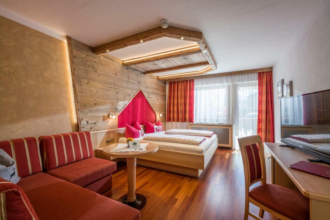 Hotel Alpina Ried im Zillertal Eksteriør billede
