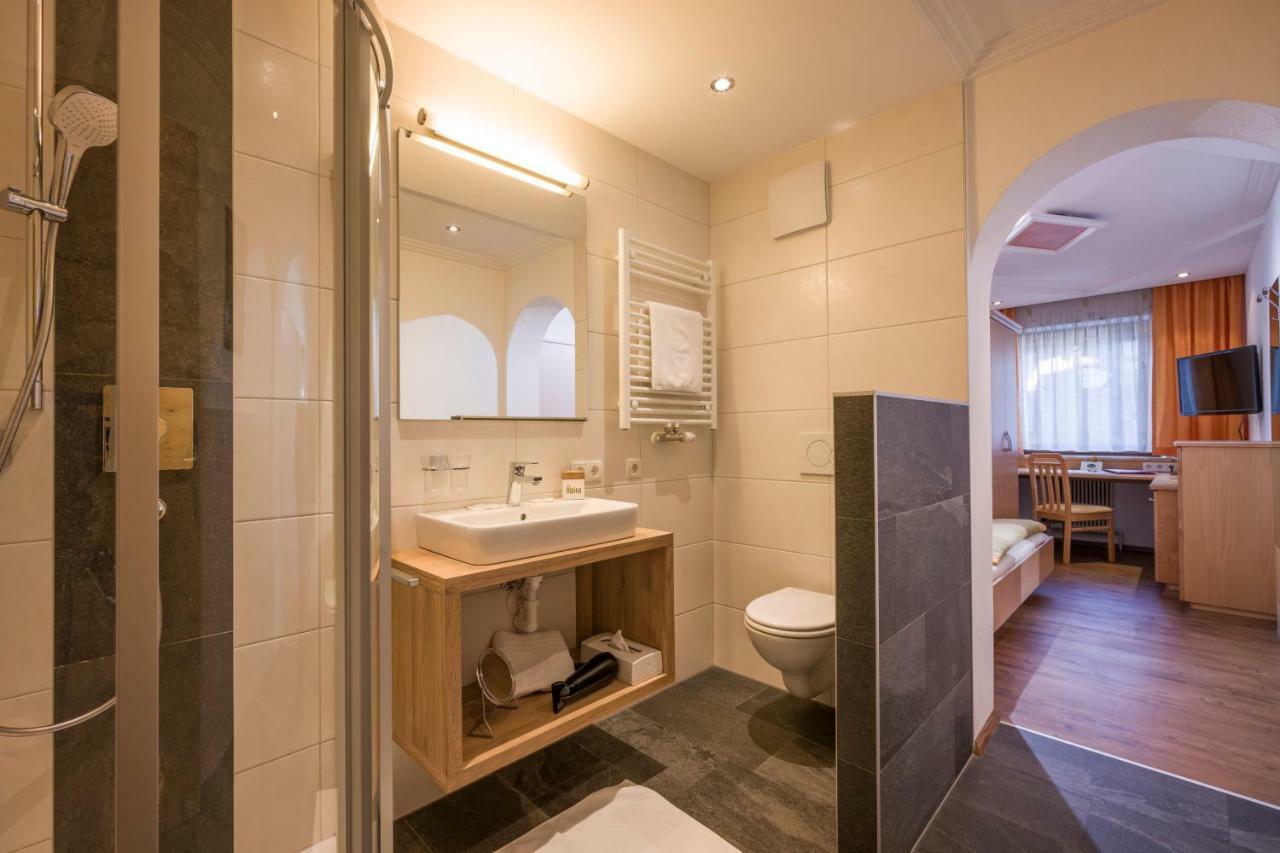 Hotel Alpina Ried im Zillertal Eksteriør billede